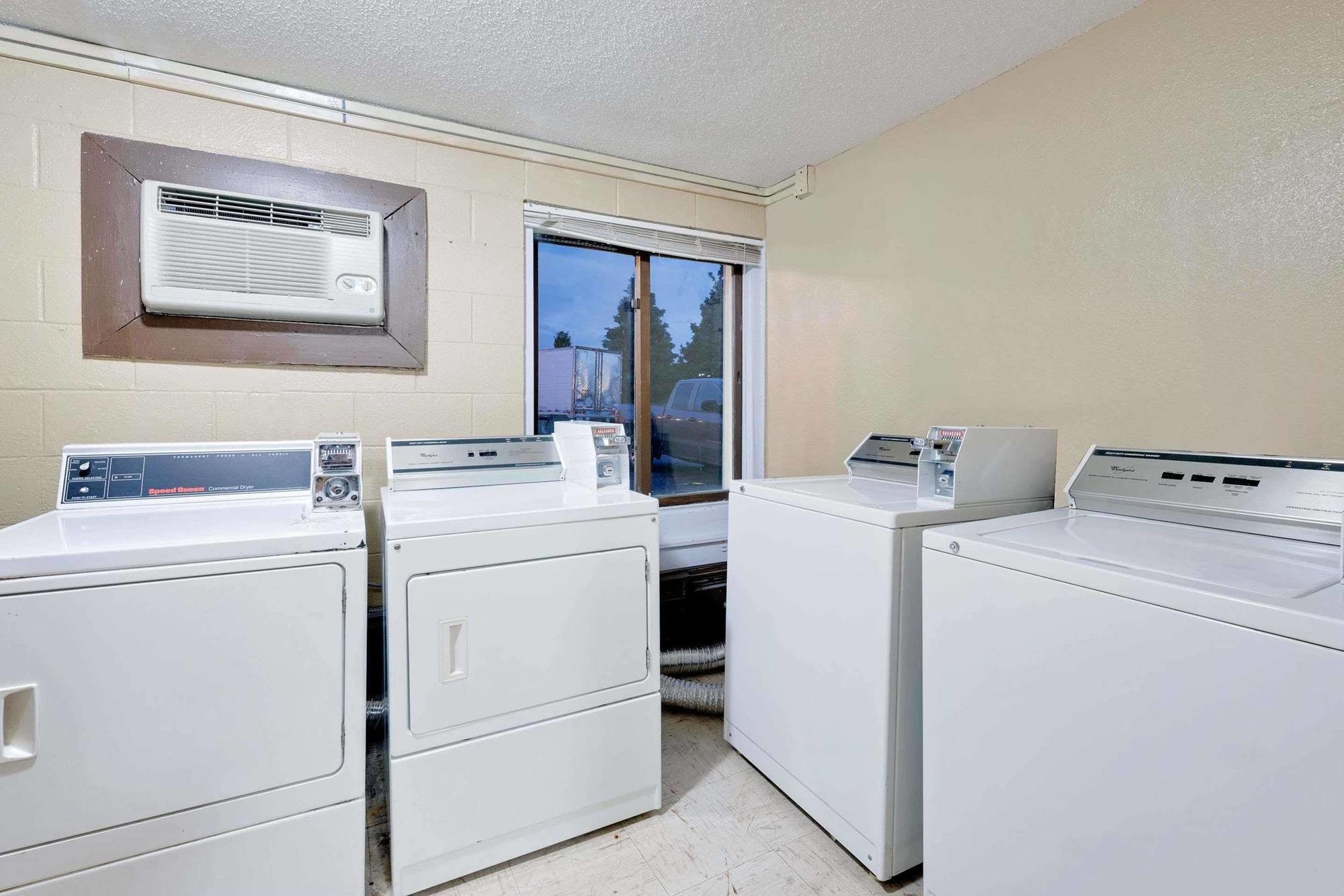 Travelodge By Wyndham Γκραντ Φορκς Εξωτερικό φωτογραφία